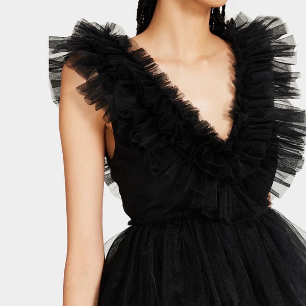 Elegant Black Ruffled Dress - Picture 3 of 6